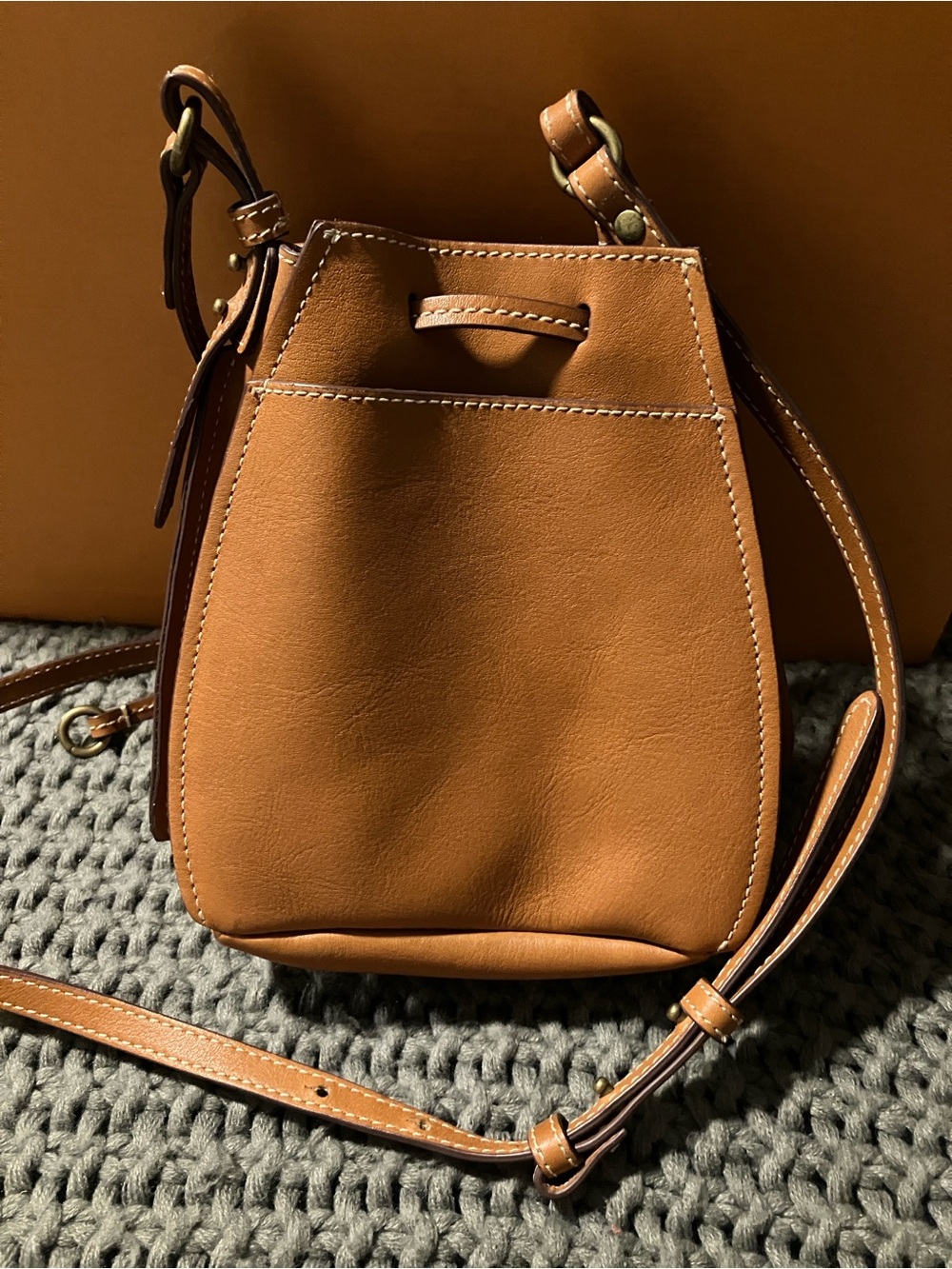 HOBO Cinder bucket bag - Picture 2 of 2
